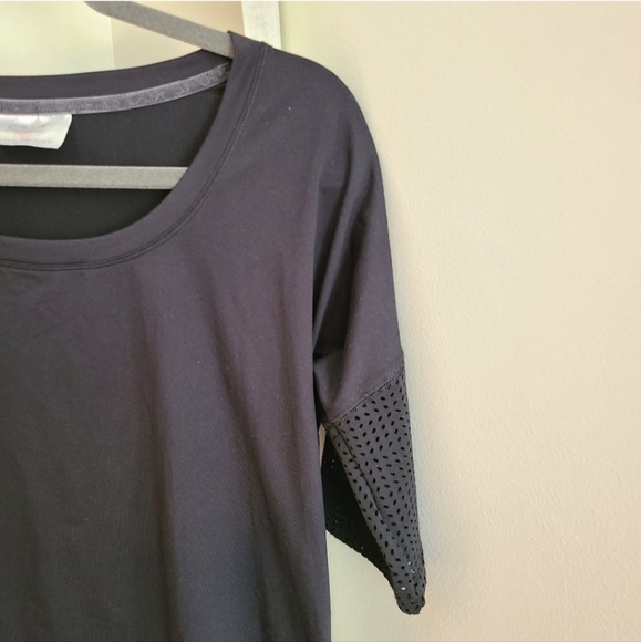 Calia by Carrie Underwood small Limited Edition black mesh sleeve athletic top - Picture 4 of 6